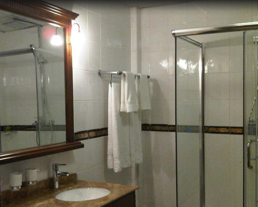 Imperial Golf View Hotel Энтеббе Экстерьер фото