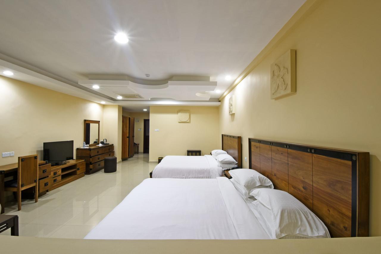 Imperial Golf View Hotel Энтеббе Экстерьер фото
