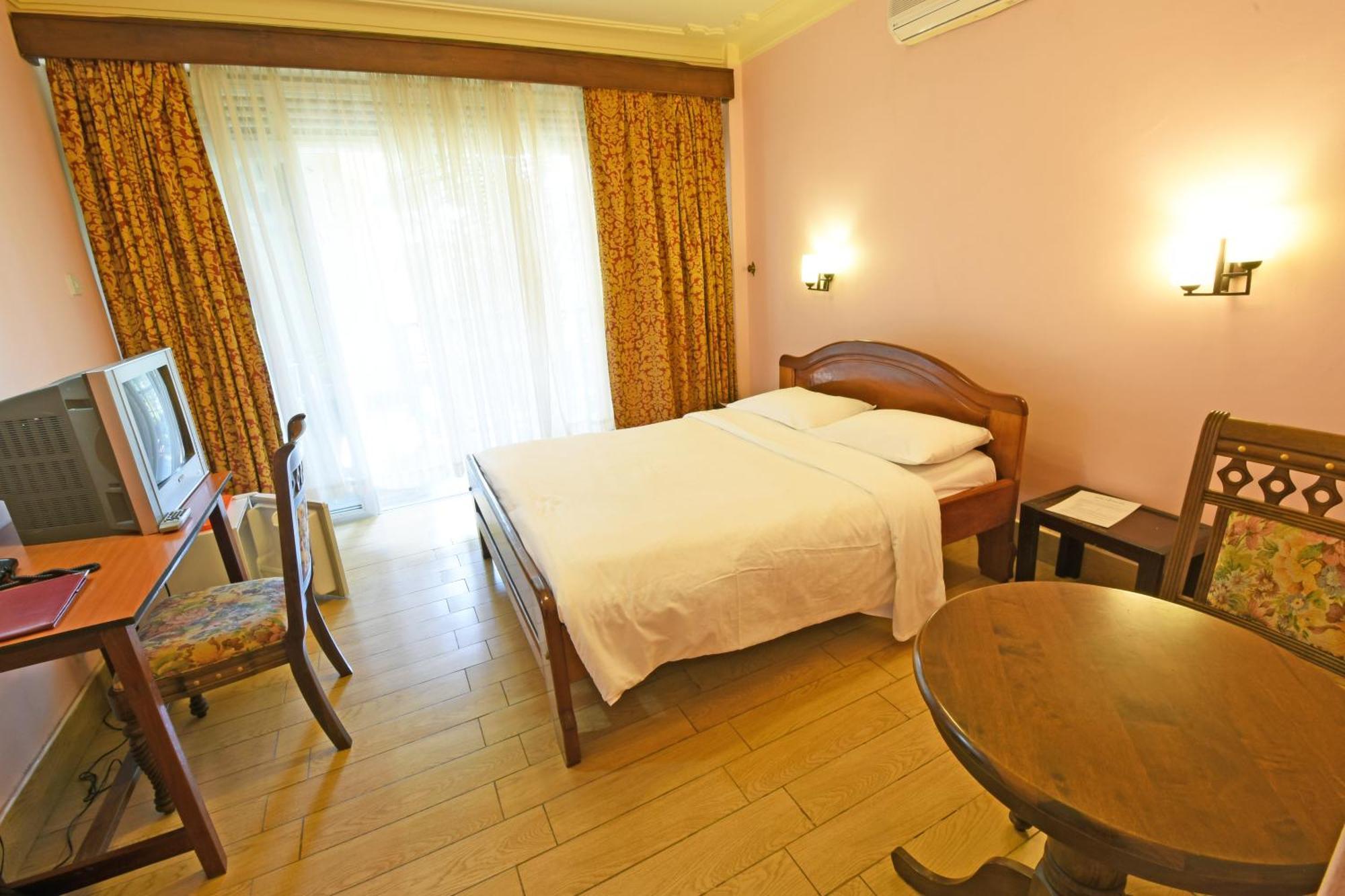Imperial Golf View Hotel Энтеббе Экстерьер фото