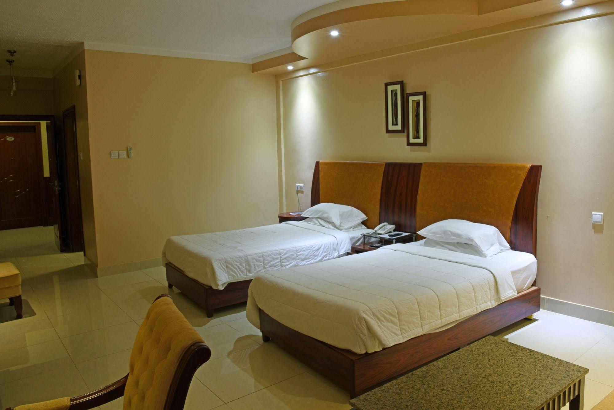 Imperial Golf View Hotel Энтеббе Экстерьер фото