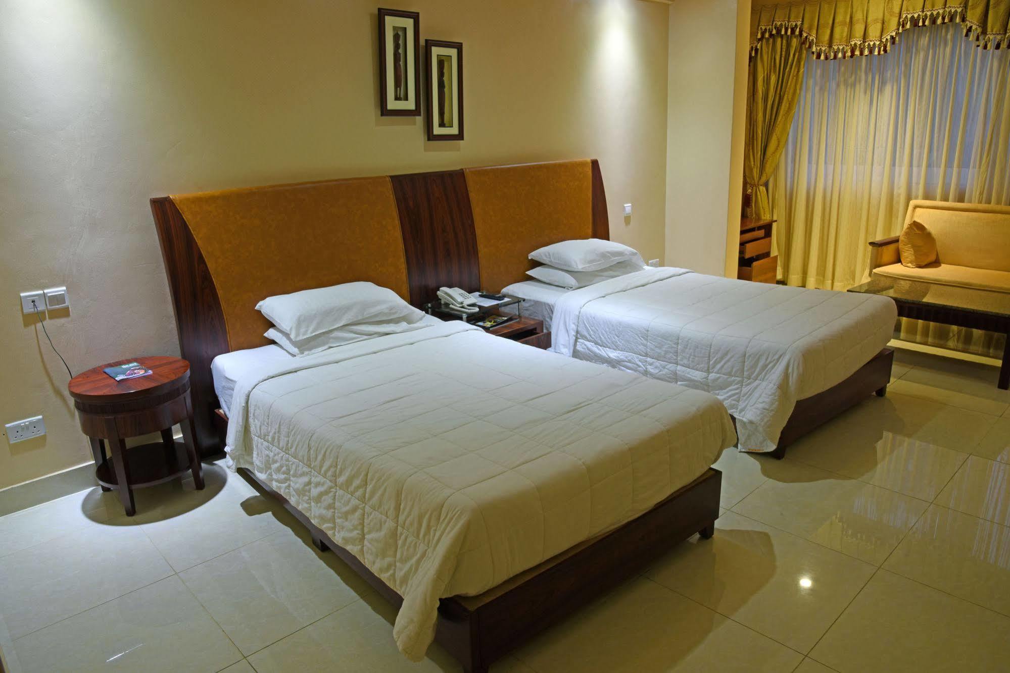 Imperial Golf View Hotel Энтеббе Экстерьер фото