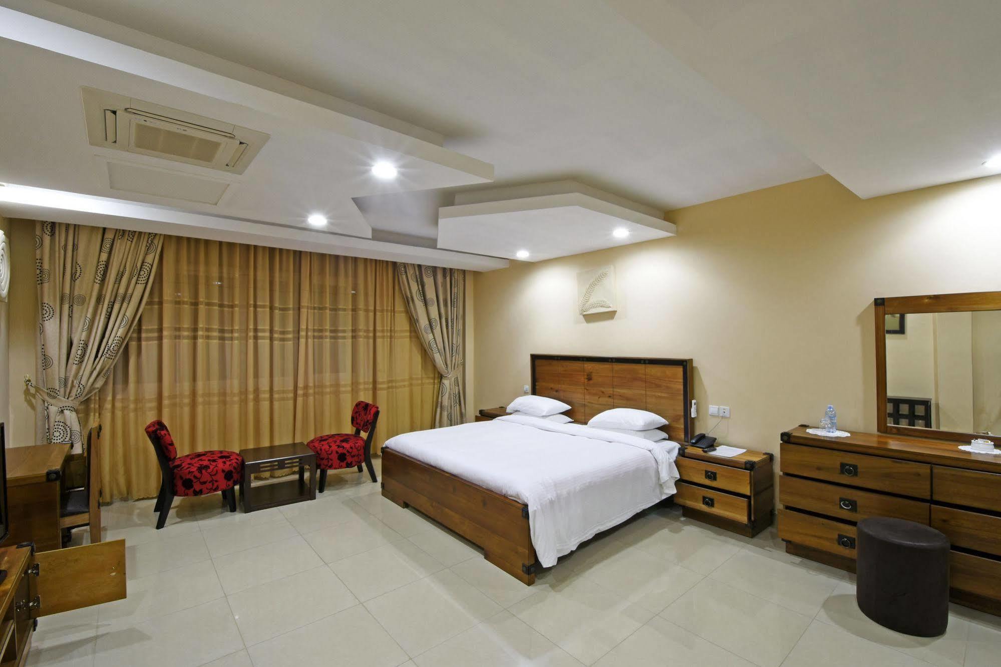 Imperial Golf View Hotel Энтеббе Экстерьер фото