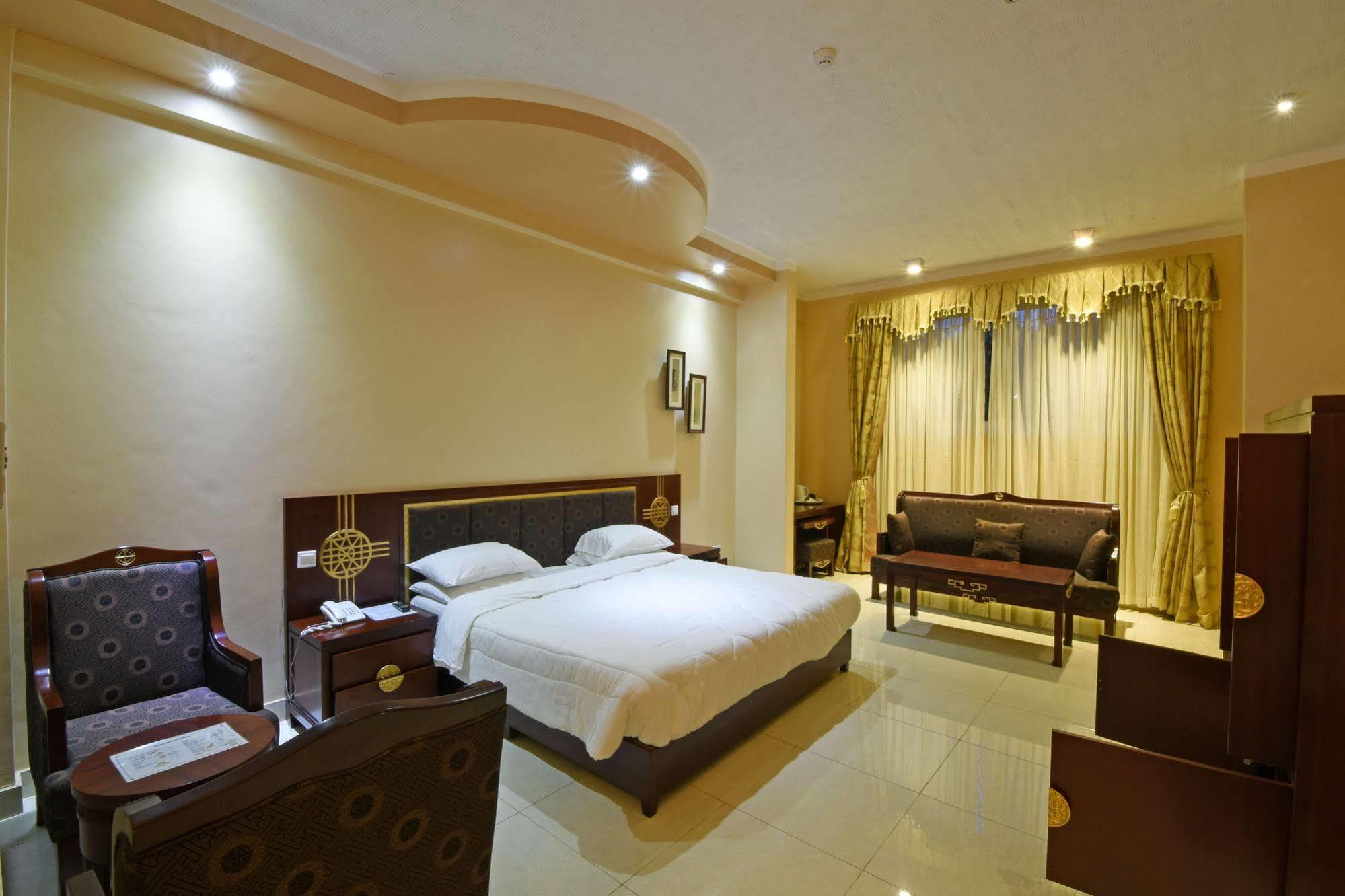 Imperial Golf View Hotel Энтеббе Экстерьер фото